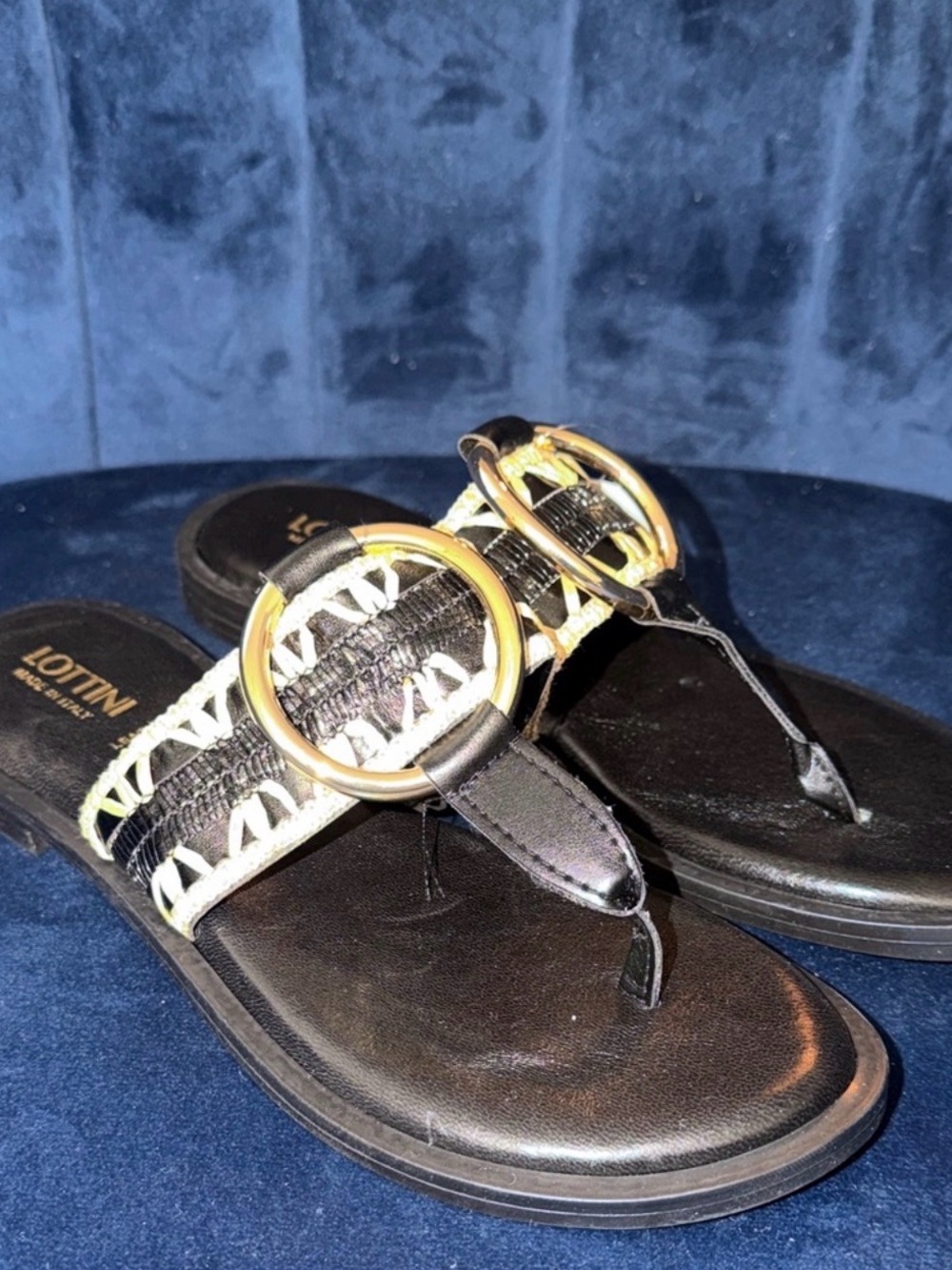 Black Thong Sandals with Decorative Gold Ring
